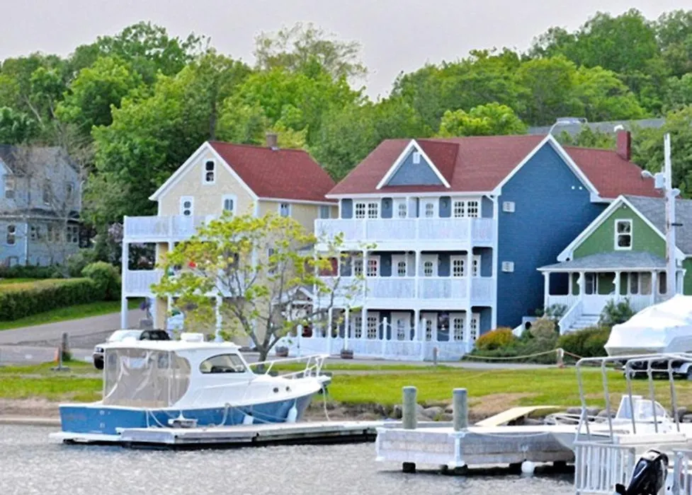 The Water'S Edge Inn & Gallery-1